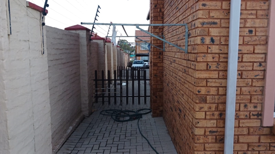 2 Bedroom Property for Sale in Rosettenville Gauteng