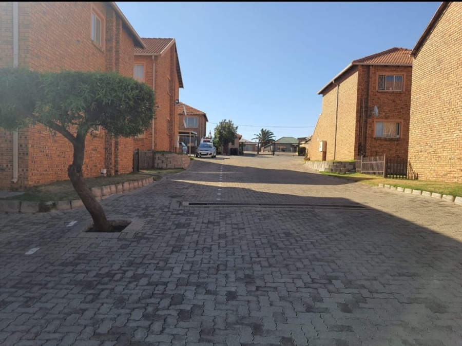 2 Bedroom Property for Sale in Rosettenville Gauteng