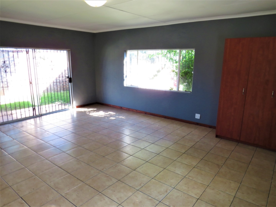 To Let 1 Bedroom Property for Rent in Glen Austin Gauteng