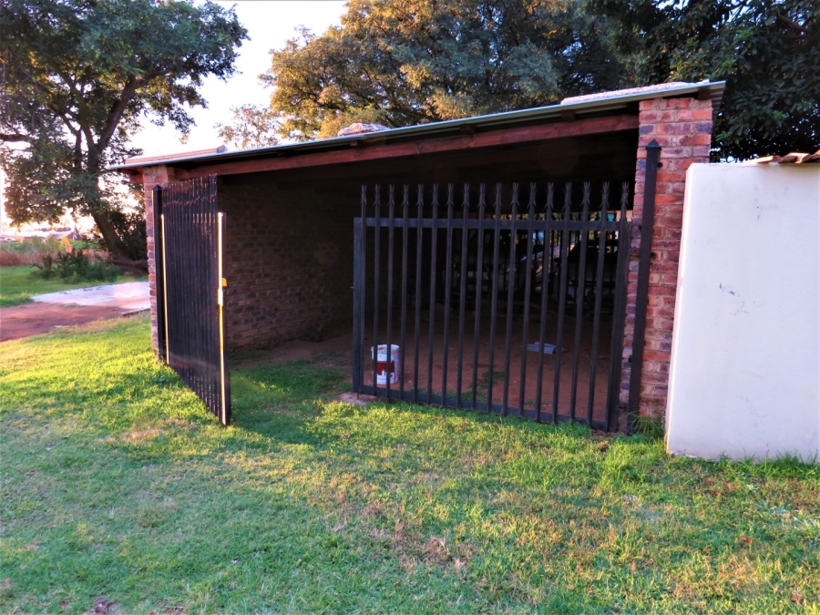 To Let 1 Bedroom Property for Rent in Glen Austin Gauteng