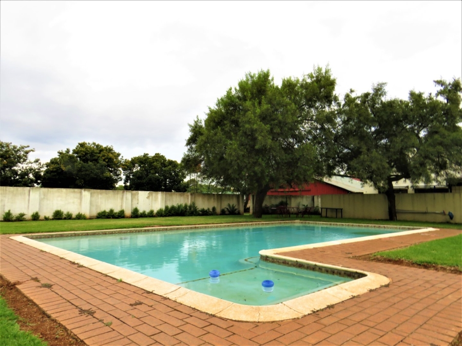 To Let 1 Bedroom Property for Rent in Glen Austin Gauteng