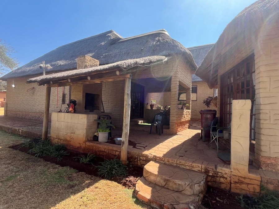 5 Bedroom Property for Sale in Kameeldrift West Gauteng