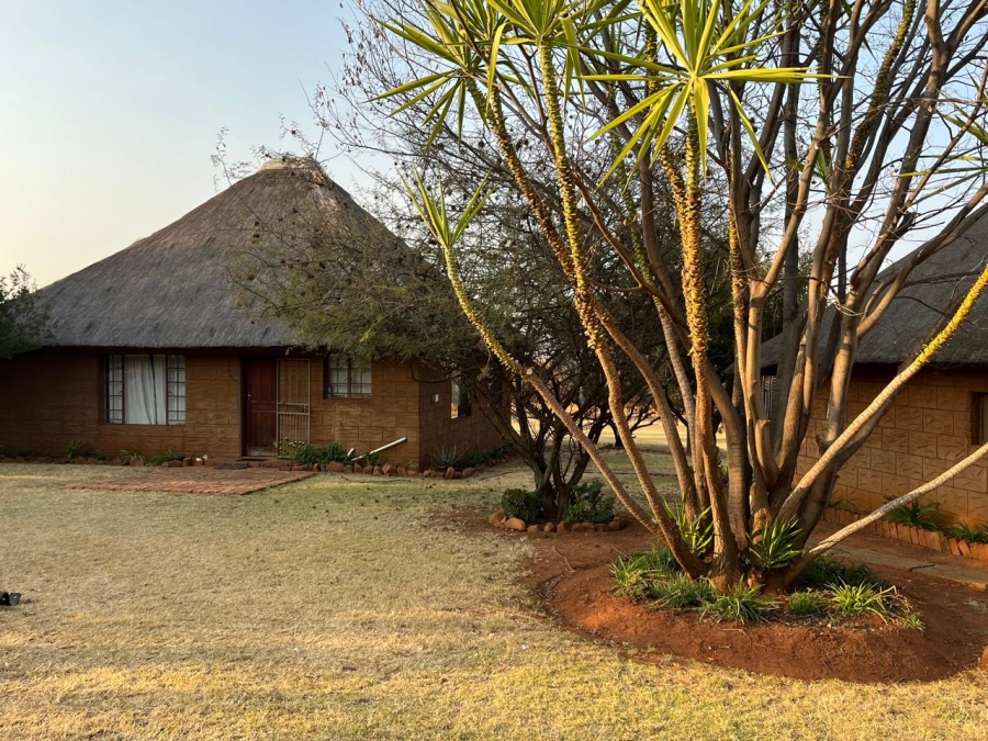 5 Bedroom Property for Sale in Kameeldrift West Gauteng