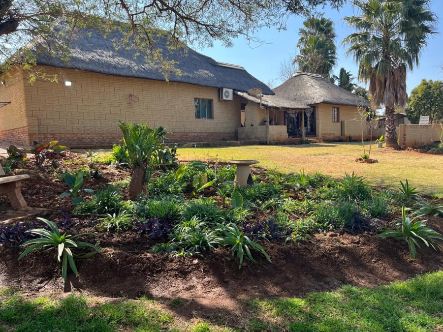 5 Bedroom Property for Sale in Kameeldrift West Gauteng