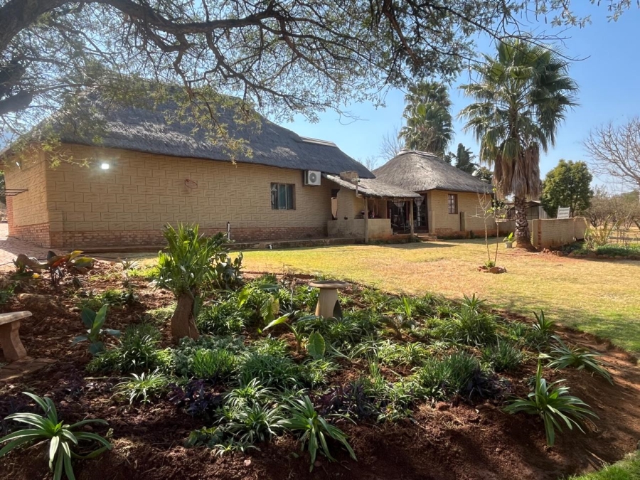 5 Bedroom Property for Sale in Kameeldrift West Gauteng