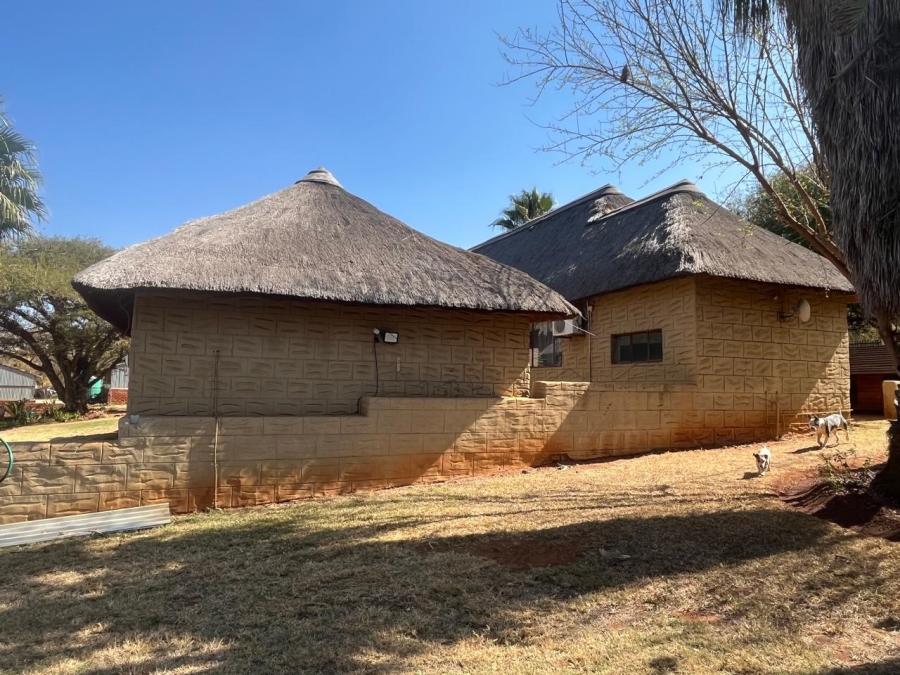 5 Bedroom Property for Sale in Kameeldrift West Gauteng