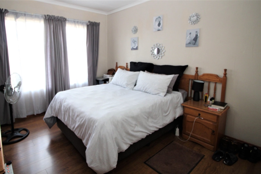 2 Bedroom Property for Sale in Rooihuiskraal North Gauteng