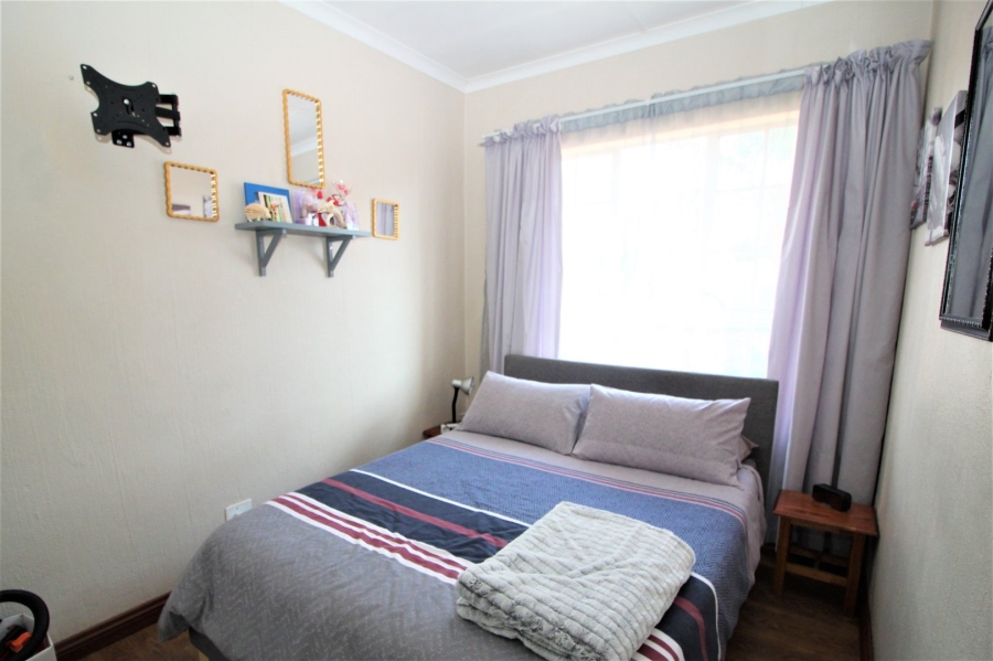 2 Bedroom Property for Sale in Rooihuiskraal North Gauteng