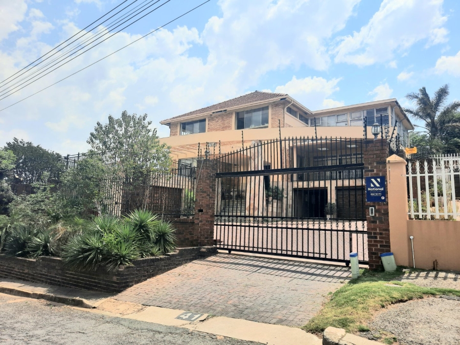 5 Bedroom Property for Sale in Linmeyer Gauteng