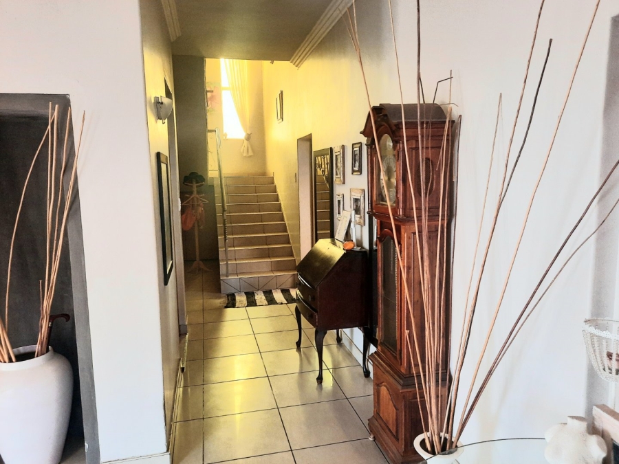 5 Bedroom Property for Sale in Linmeyer Gauteng