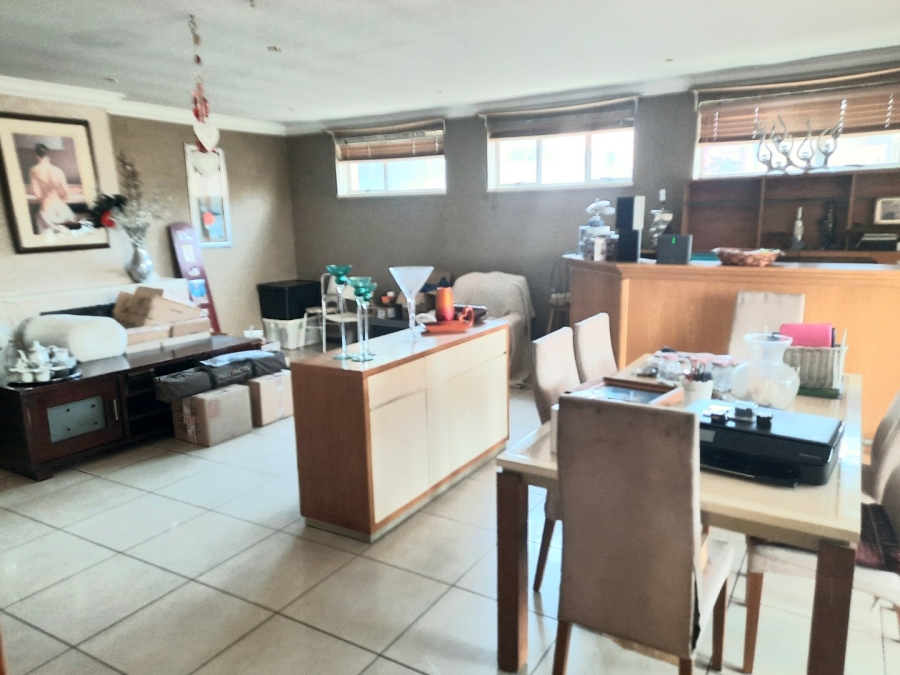 5 Bedroom Property for Sale in Linmeyer Gauteng