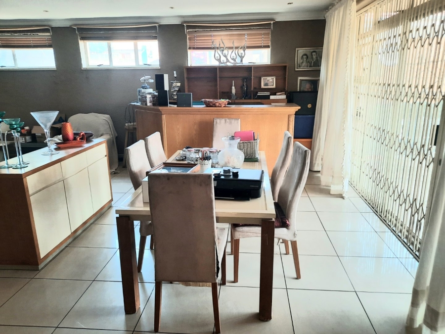 5 Bedroom Property for Sale in Linmeyer Gauteng