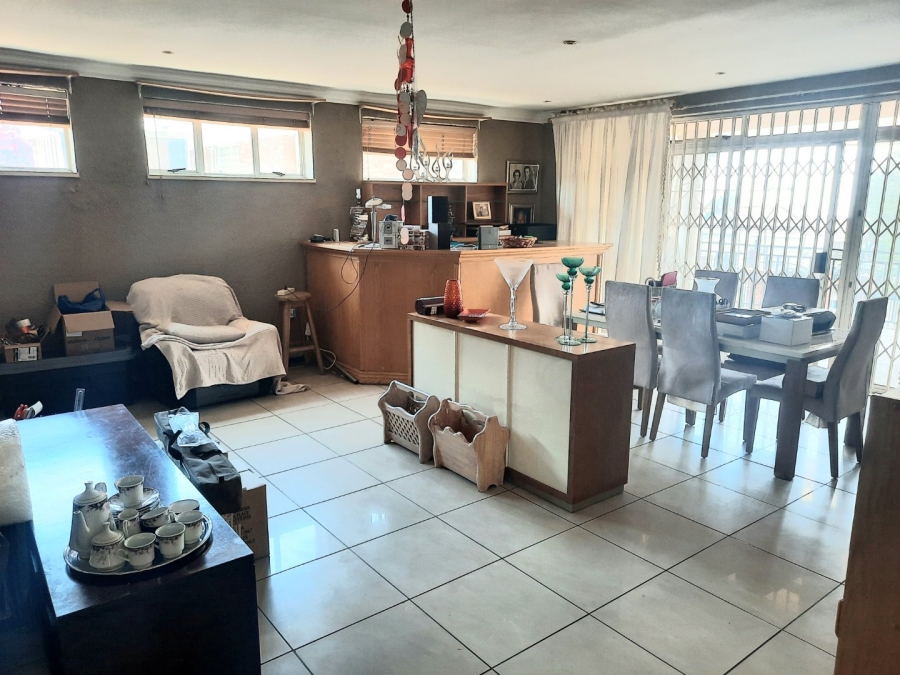 5 Bedroom Property for Sale in Linmeyer Gauteng