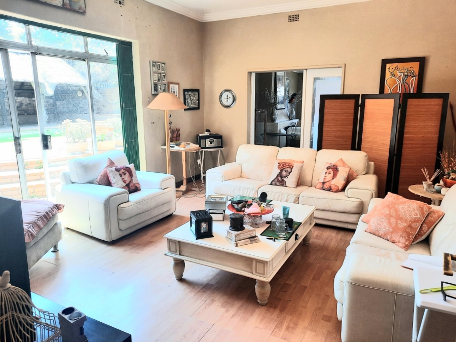 5 Bedroom Property for Sale in Linmeyer Gauteng