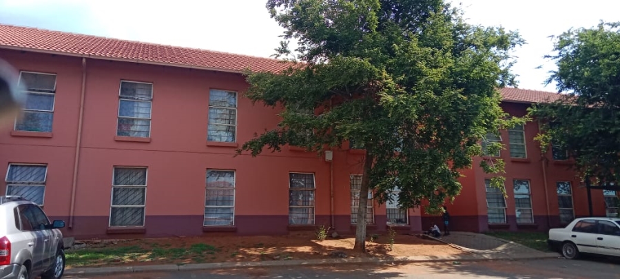 2 Bedroom Property for Sale in Commercia Gauteng