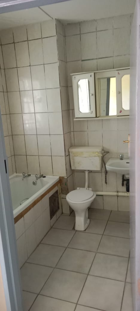 2 Bedroom Property for Sale in Commercia Gauteng