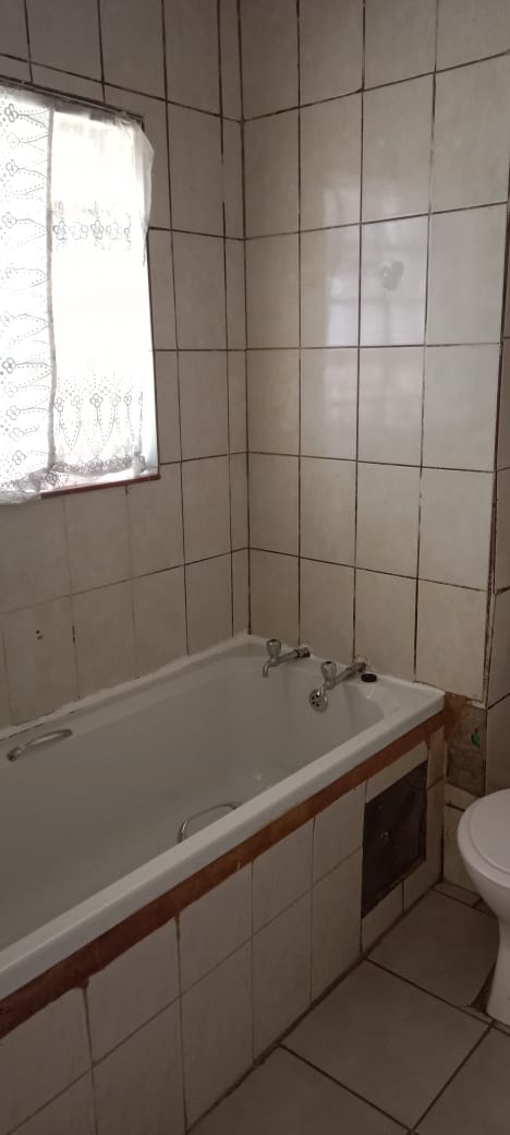 2 Bedroom Property for Sale in Commercia Gauteng