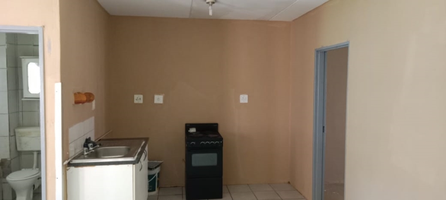 2 Bedroom Property for Sale in Commercia Gauteng