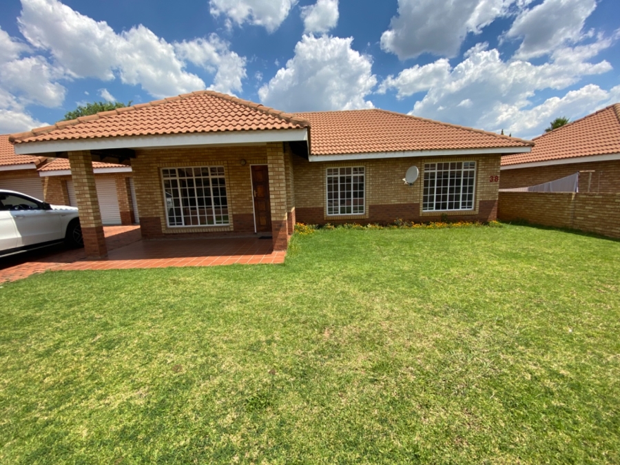 To Let 3 Bedroom Property for Rent in Noordwyk Gauteng