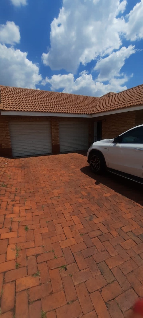 To Let 3 Bedroom Property for Rent in Noordwyk Gauteng