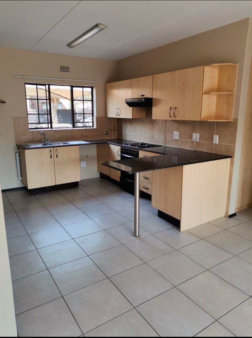 3 Bedroom Property for Sale in Sonneveld Gauteng