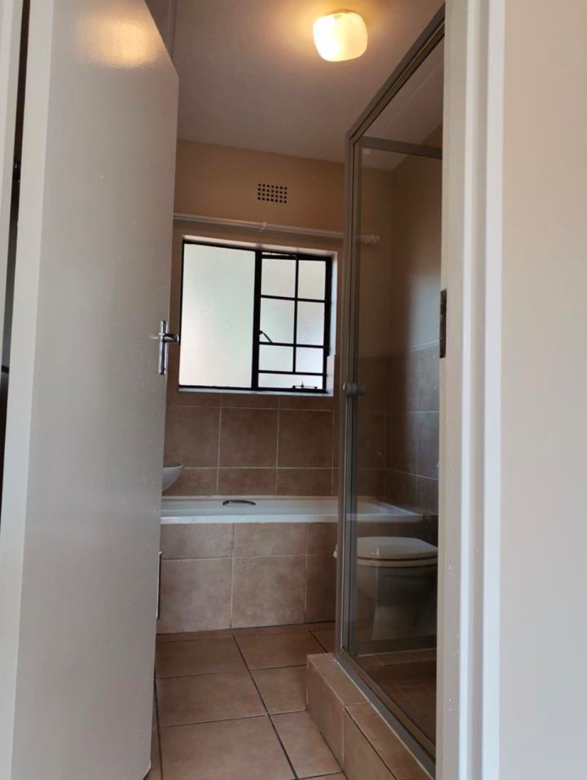 3 Bedroom Property for Sale in Sonneveld Gauteng