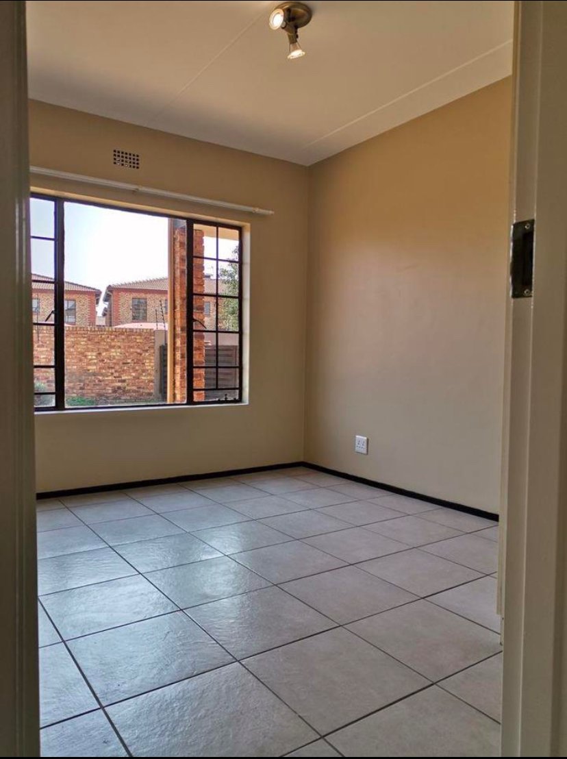 3 Bedroom Property for Sale in Sonneveld Gauteng