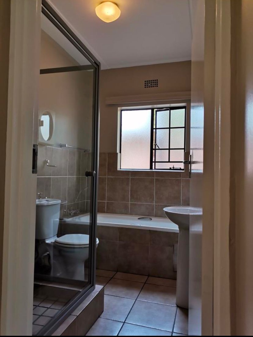 3 Bedroom Property for Sale in Sonneveld Gauteng