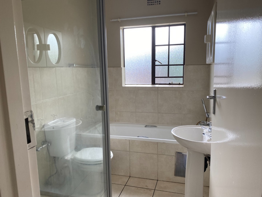 3 Bedroom Property for Sale in Sonneveld Gauteng