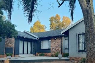 4 Bedroom Property for Sale in Strubensvallei Gauteng