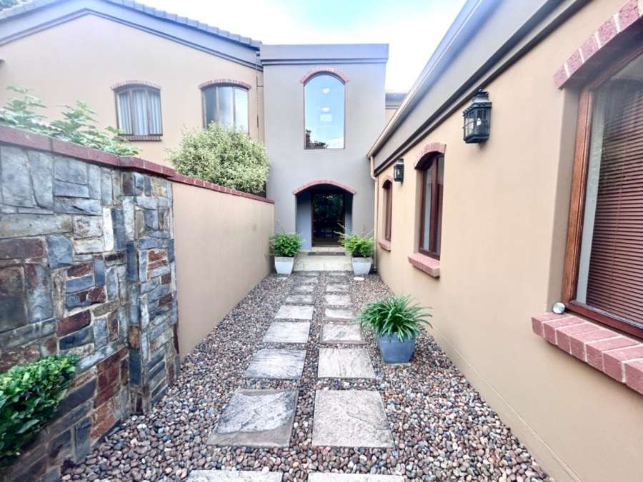 6 Bedroom Property for Sale in Midstream Estate Gauteng