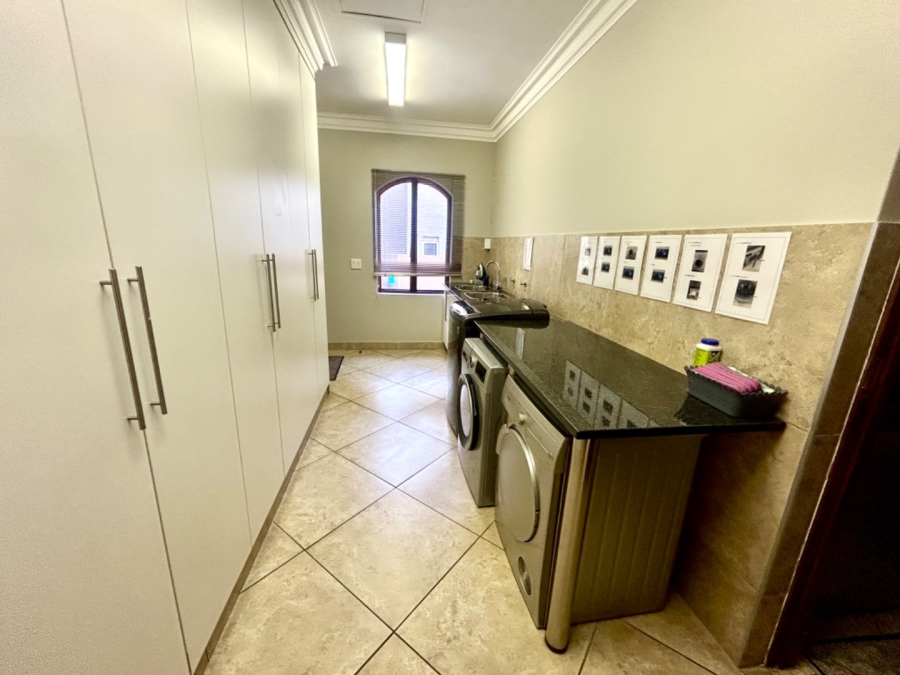 6 Bedroom Property for Sale in Midstream Estate Gauteng