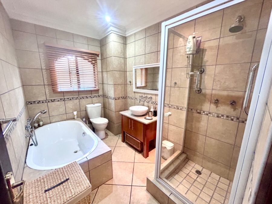 6 Bedroom Property for Sale in Midstream Estate Gauteng