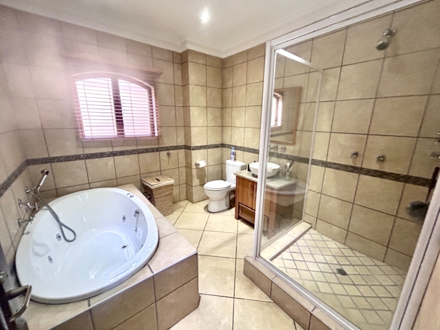 6 Bedroom Property for Sale in Midstream Estate Gauteng