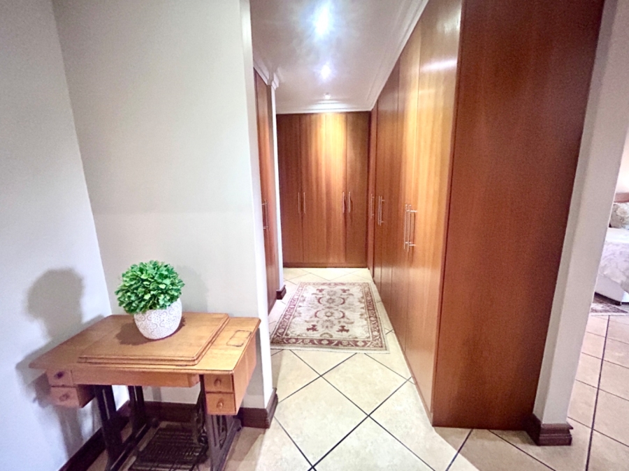 6 Bedroom Property for Sale in Midstream Estate Gauteng