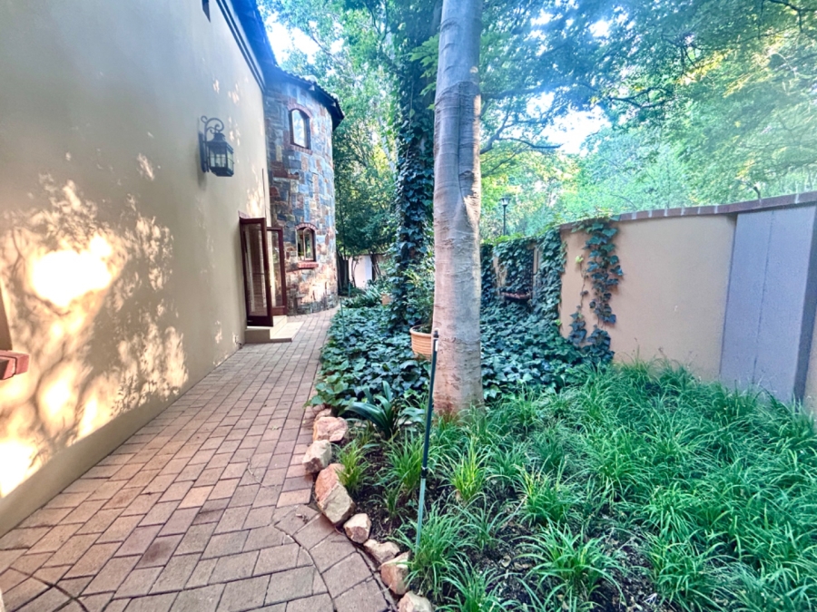 6 Bedroom Property for Sale in Midstream Estate Gauteng