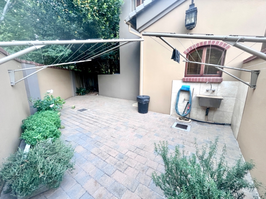 6 Bedroom Property for Sale in Midstream Estate Gauteng