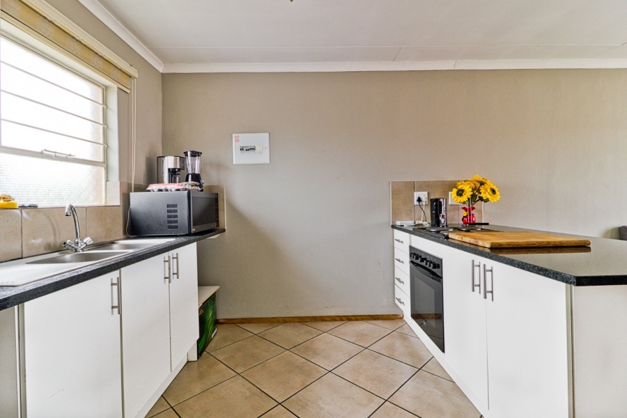 2 Bedroom Property for Sale in Albertsdal Gauteng