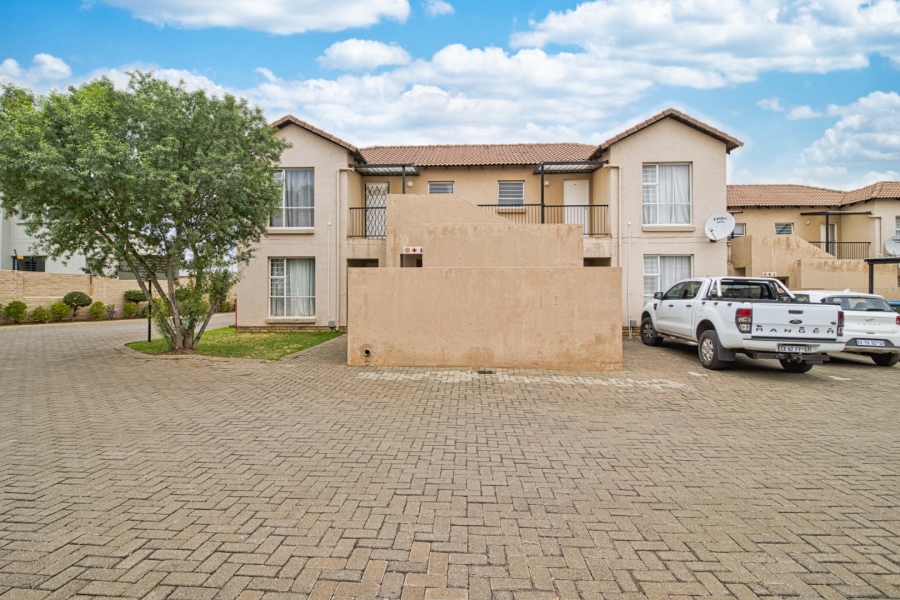 2 Bedroom Property for Sale in Albertsdal Gauteng