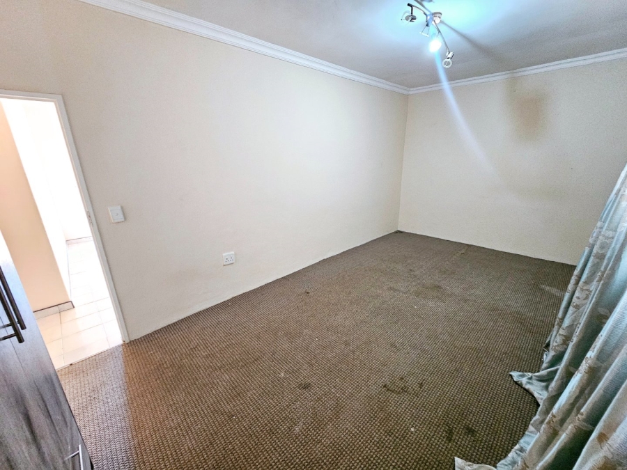 To Let 4 Bedroom Property for Rent in Erasmia Gauteng