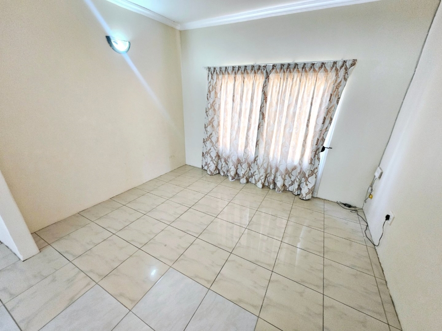 To Let 4 Bedroom Property for Rent in Erasmia Gauteng