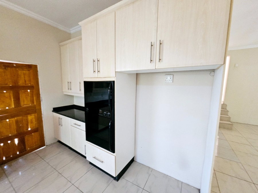 To Let 4 Bedroom Property for Rent in Erasmia Gauteng