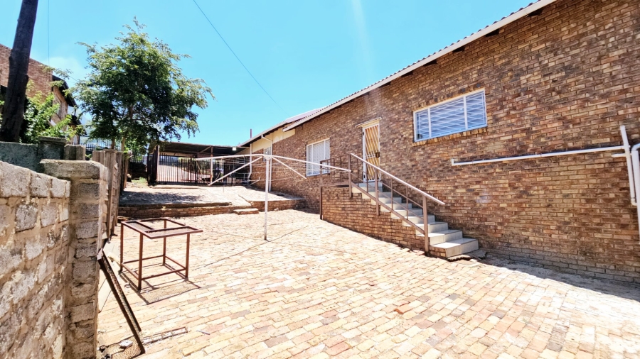 To Let 4 Bedroom Property for Rent in Erasmia Gauteng