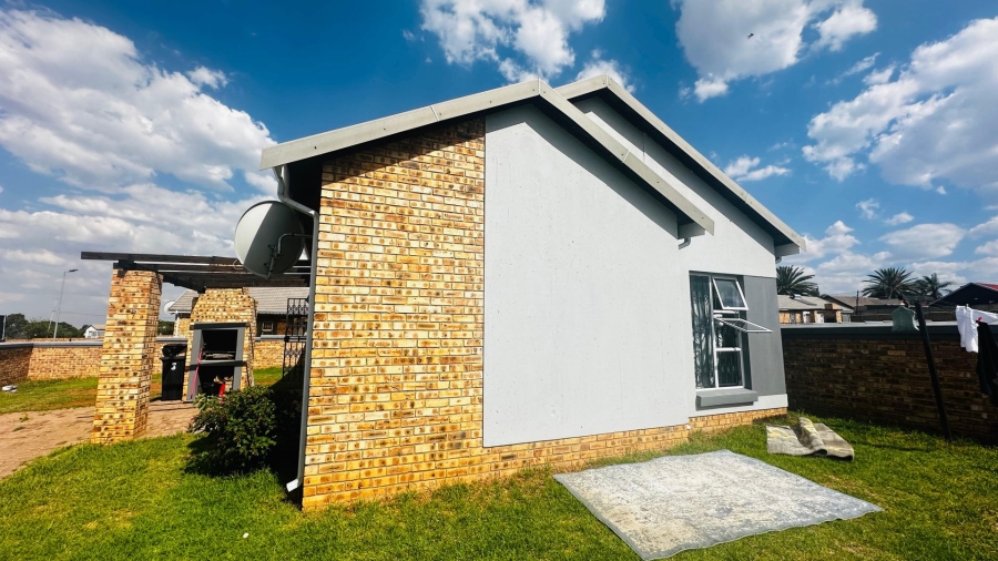 4 Bedroom Property for Sale in Roseacre Gauteng