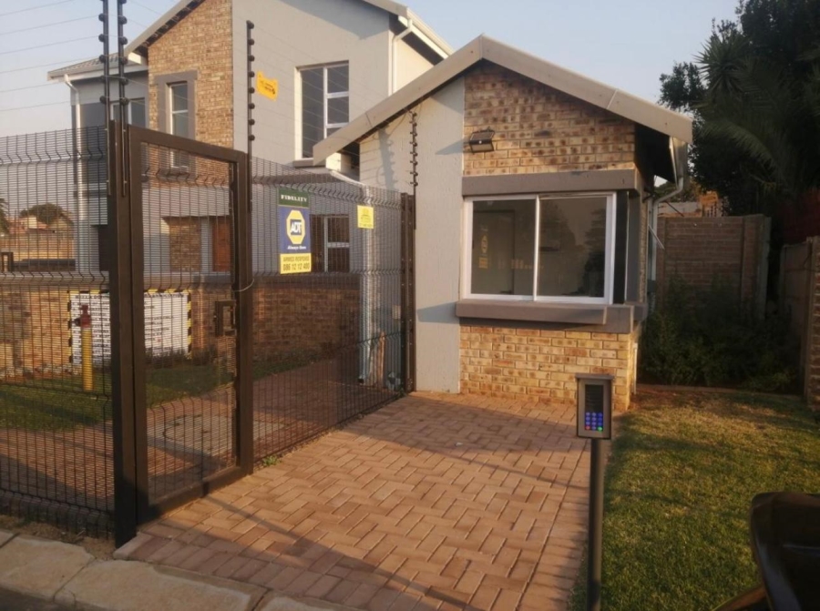 4 Bedroom Property for Sale in Roseacre Gauteng