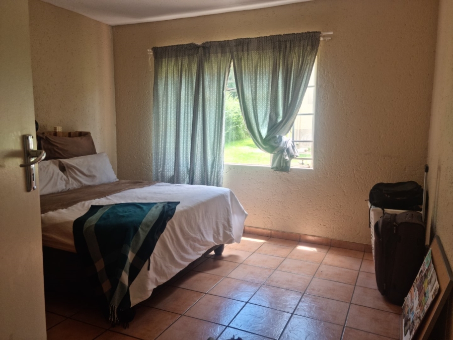 2 Bedroom Property for Sale in Die Hoewes Gauteng