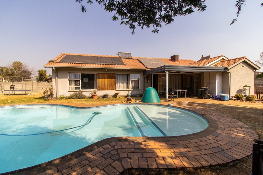 3 Bedroom Property for Sale in Verwoerdpark Gauteng