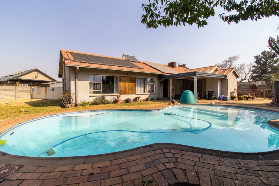 3 Bedroom Property for Sale in Verwoerdpark Gauteng