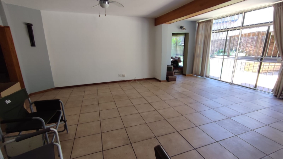 5 Bedroom Property for Sale in Eldoraigne Gauteng