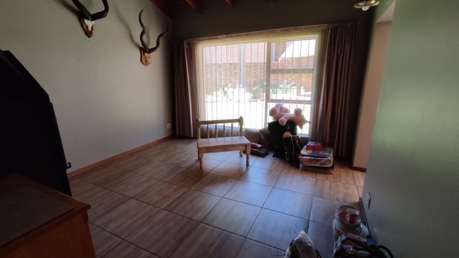 5 Bedroom Property for Sale in Eldoraigne Gauteng